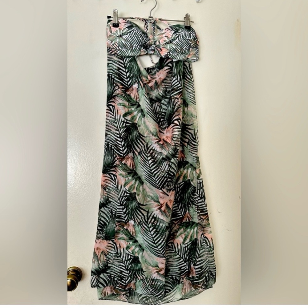 Bathing Suit Top and Matching
Long Sarong Size 6